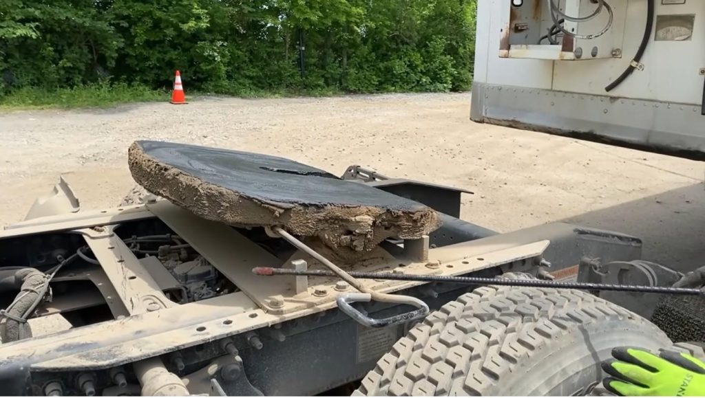 Semi truck coupling system